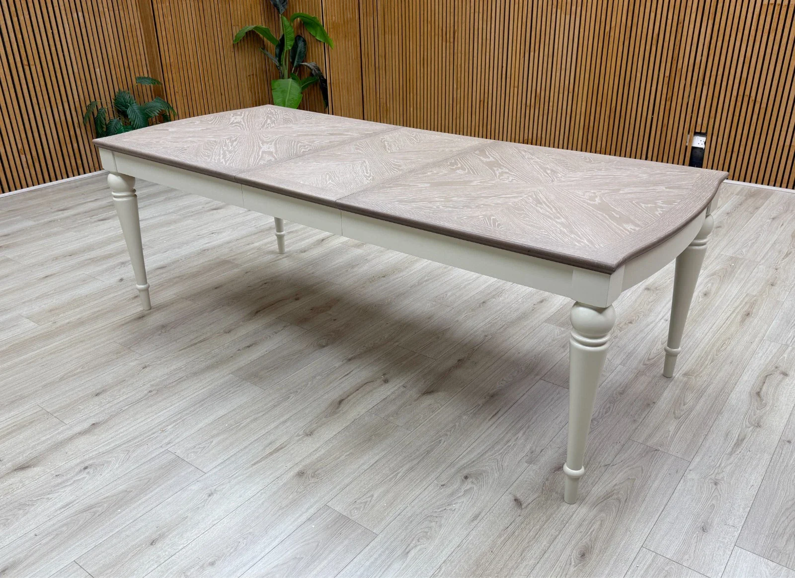 Furnitureland 'Annecy' Soft Grey Paint Wooden Veneer 180cm Extending Dining Table - Image 3
