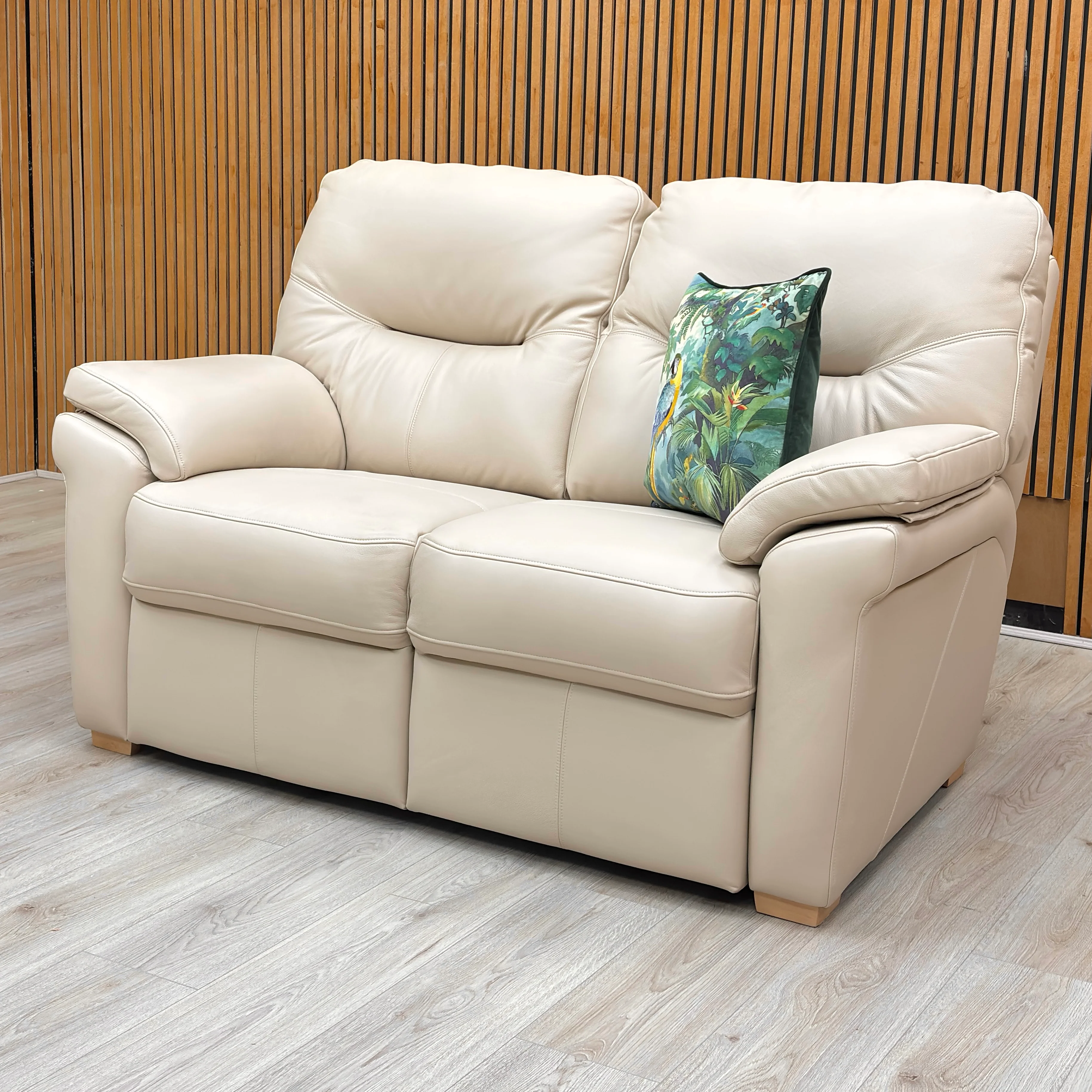 G Plan ‘Seattle’ L843 Cambridge Stone Leather 2 Seater Sofa with Wooden Feet - Image 3