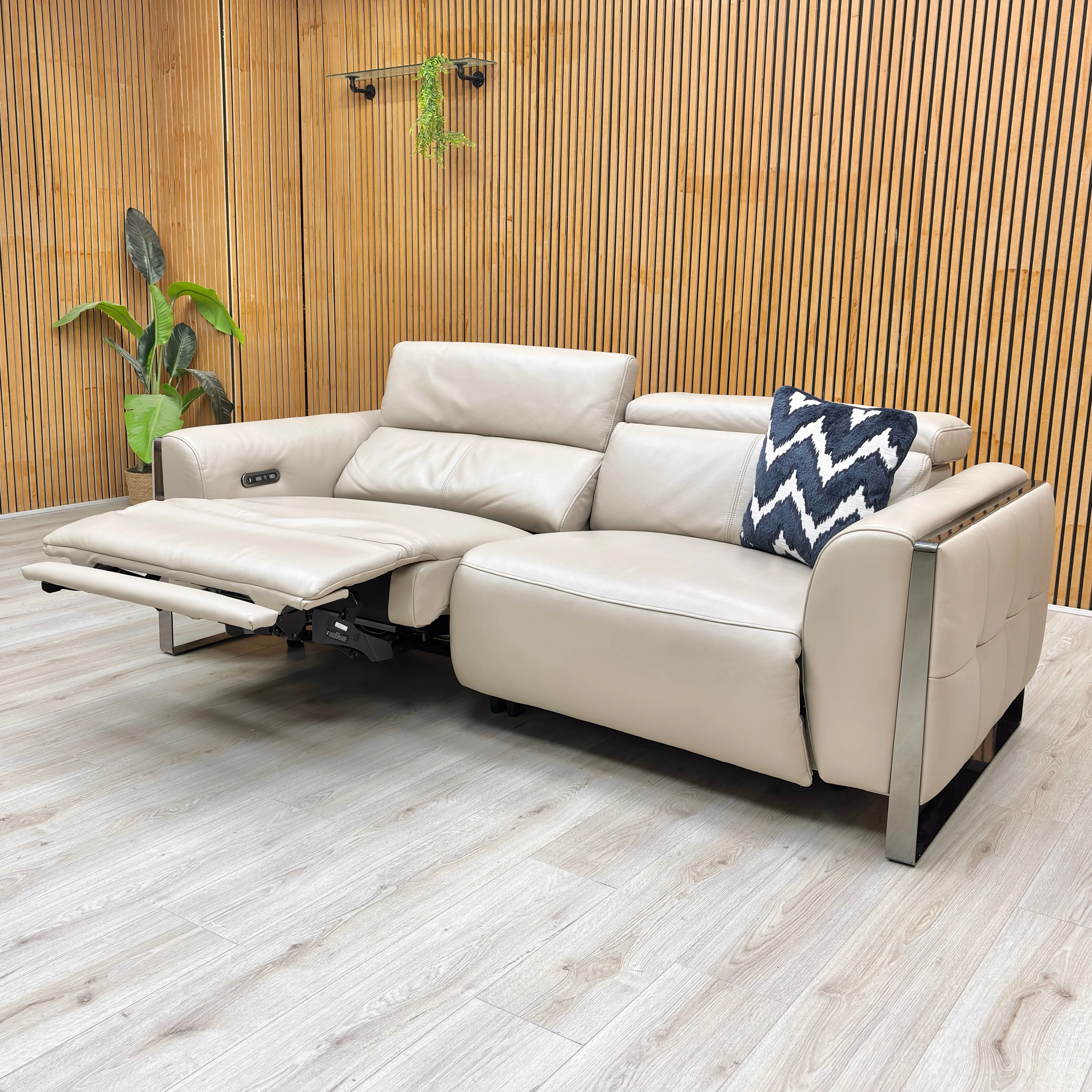 ‘Gisella’ Cat-40:08 Oyster Leather 3 Seater Power Recliner Sofa with Power Headrests - Image 3