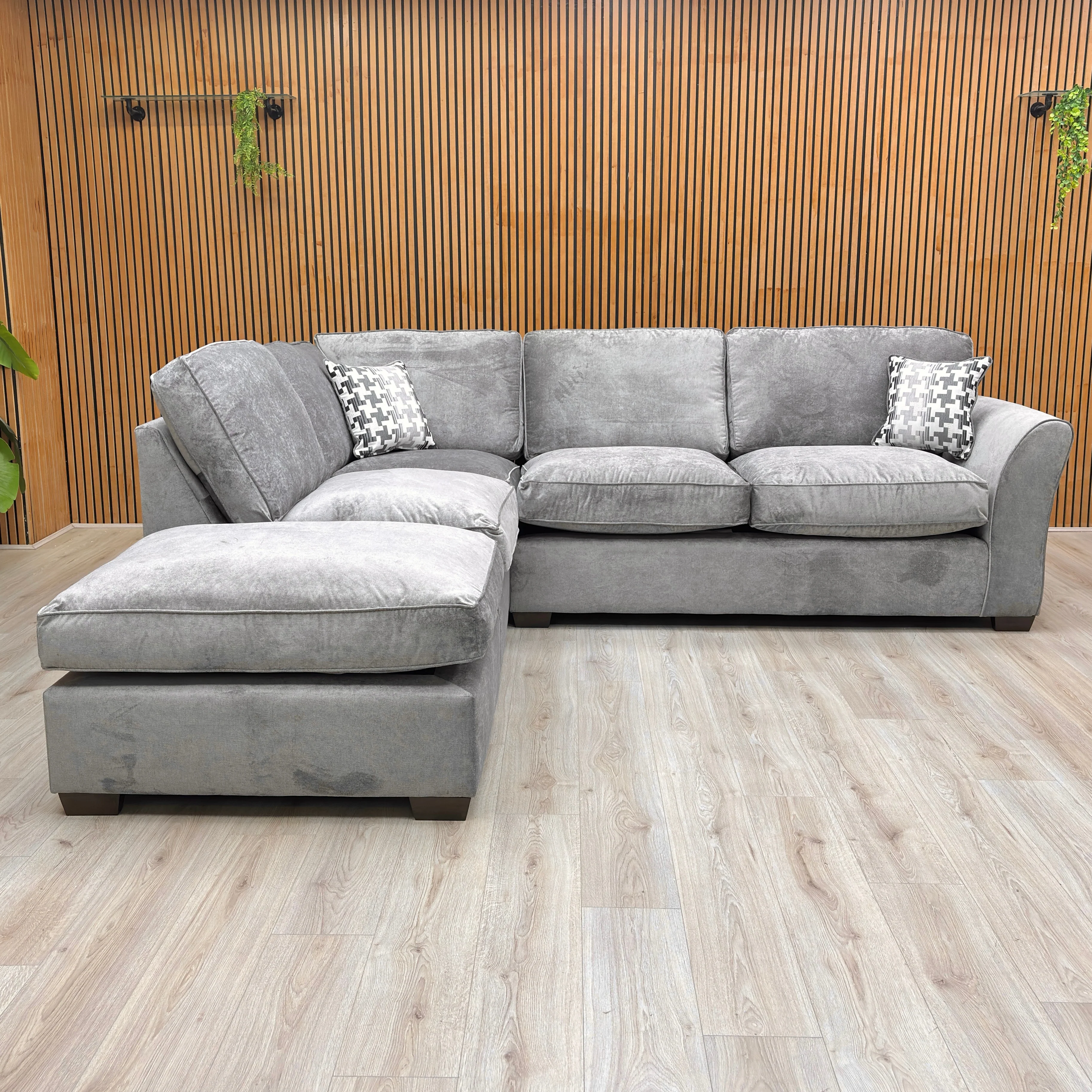 ‘Rosie' Kingston Grey Fabric Left Hand Facing Open End Chaise Corner Sofa - Image 3